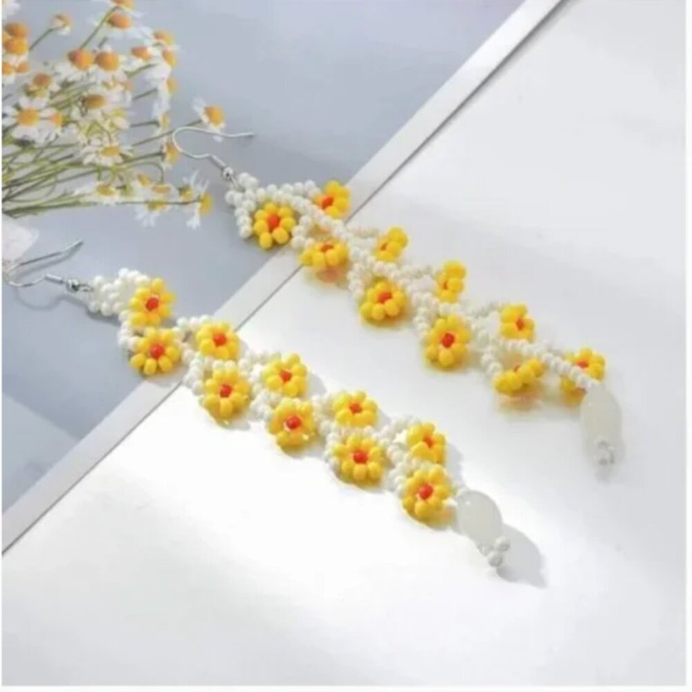 ⭐❤️ FREE Daisy Beaded Flower Drop Boho Peasant hipster Hippie Chic Farm Earrings - Picture 4 of 8